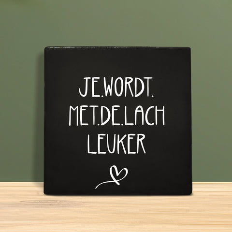 Tegeltje met tekst - Je wordt met de lach leuker.