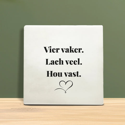 Tegeltje met tekst - Vier vaker lach veel hou vast.