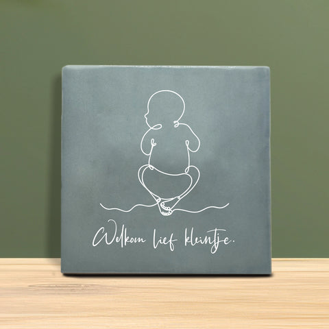Tegeltje met tekst - Welkom lief kleintje met een babytje.